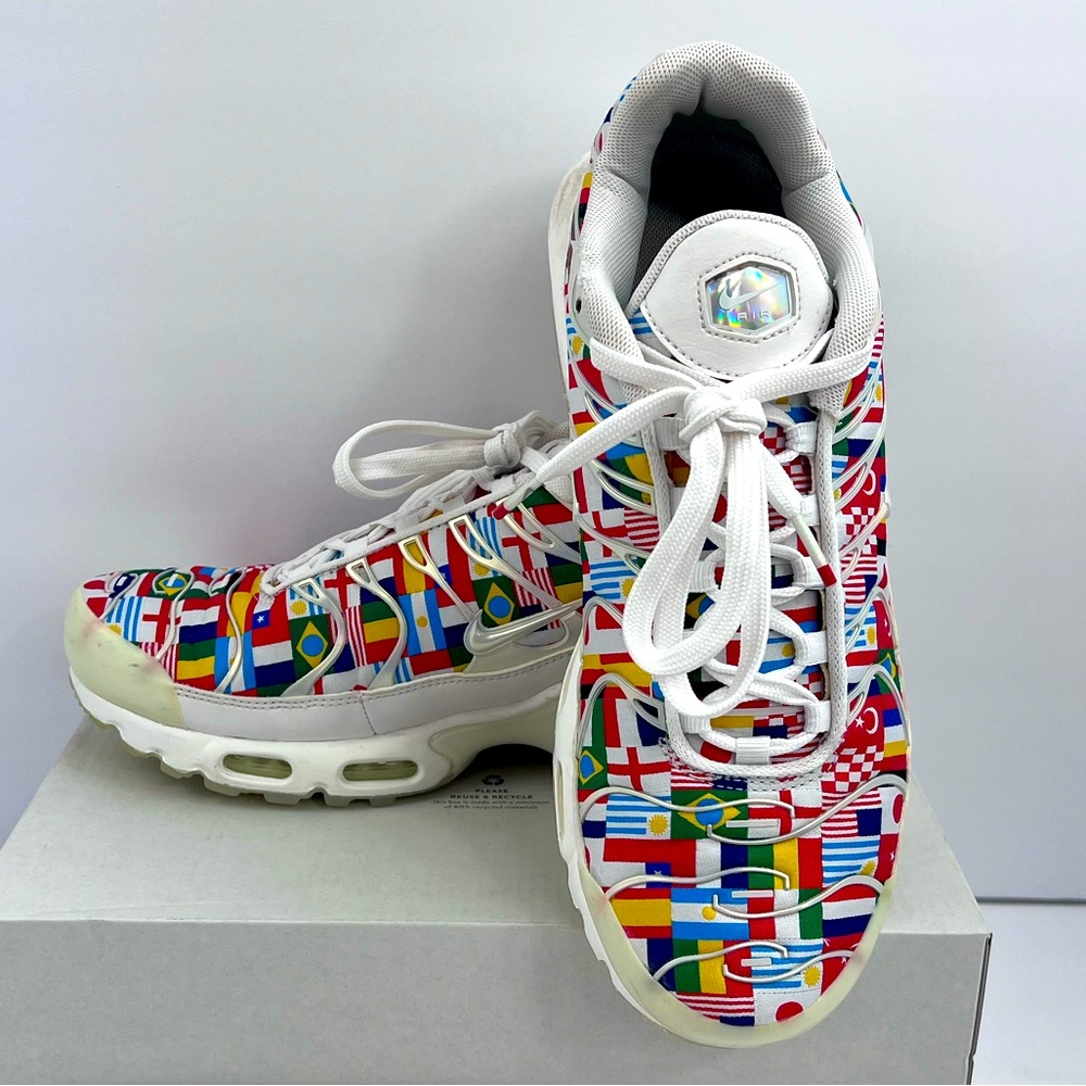 NIKE INTERNATIONAL WORLD CUP FLAG 1 AIR MAX PLUS, UNISEX, Men’s 8.5 Women’s 10